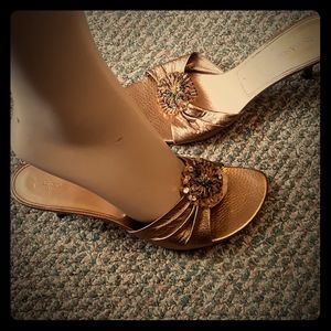 Enzo Angiolini gold pumps size 8 1/2